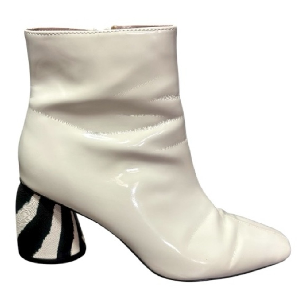 BETSEY JOHNSON Regie White Ankle Boots with Zebra Pattern Heel